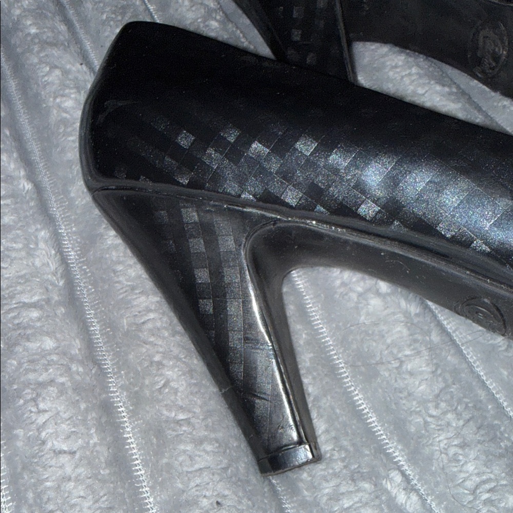 Candie's Glossy Black Heels - Picture 7 of 10